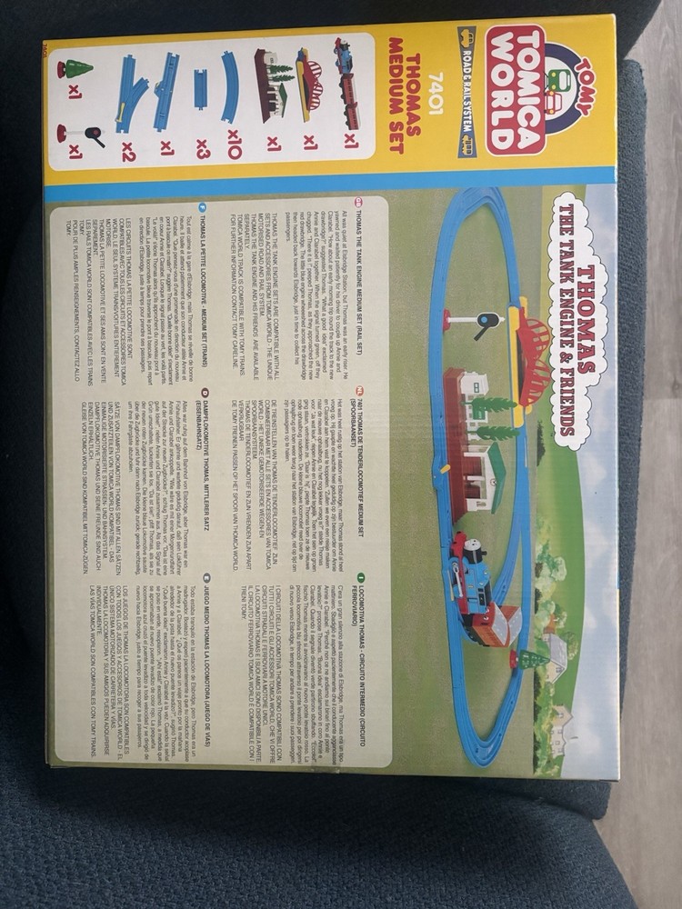 Tomy Thomas Medium Set 7401 In Box Battery Powered Train Set