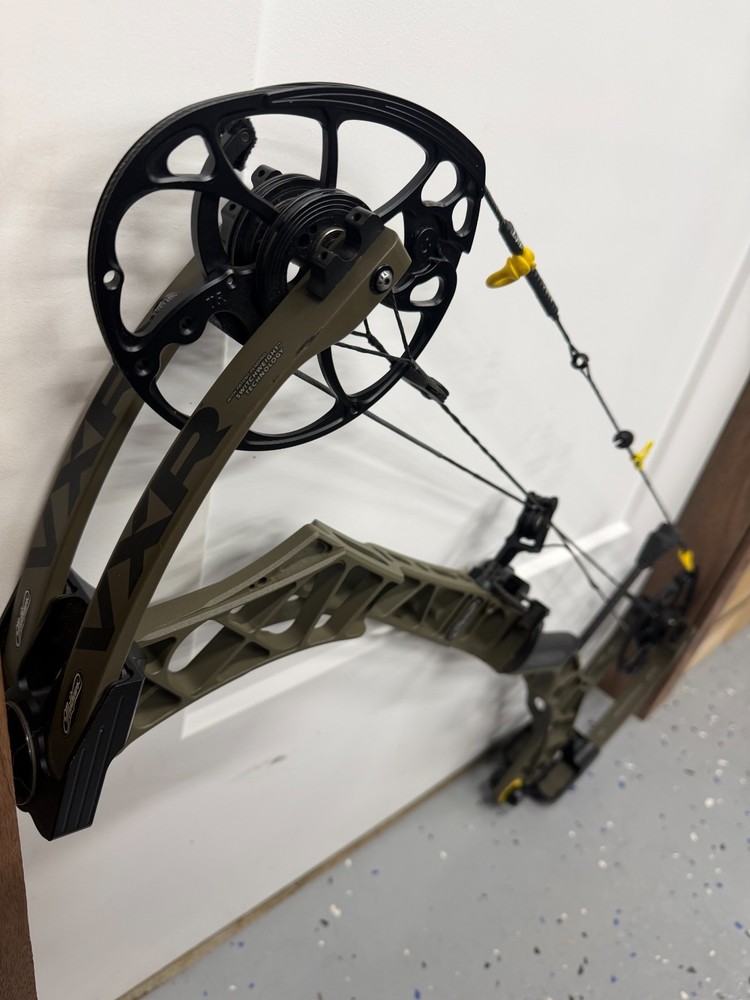 Mathews VXR Compound Bow 28in Right Hand Compound Archery