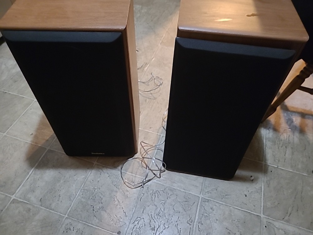 Technics SB-CR33 , 2 Way Speaker System, Pair (2 speakers)  **Read Description