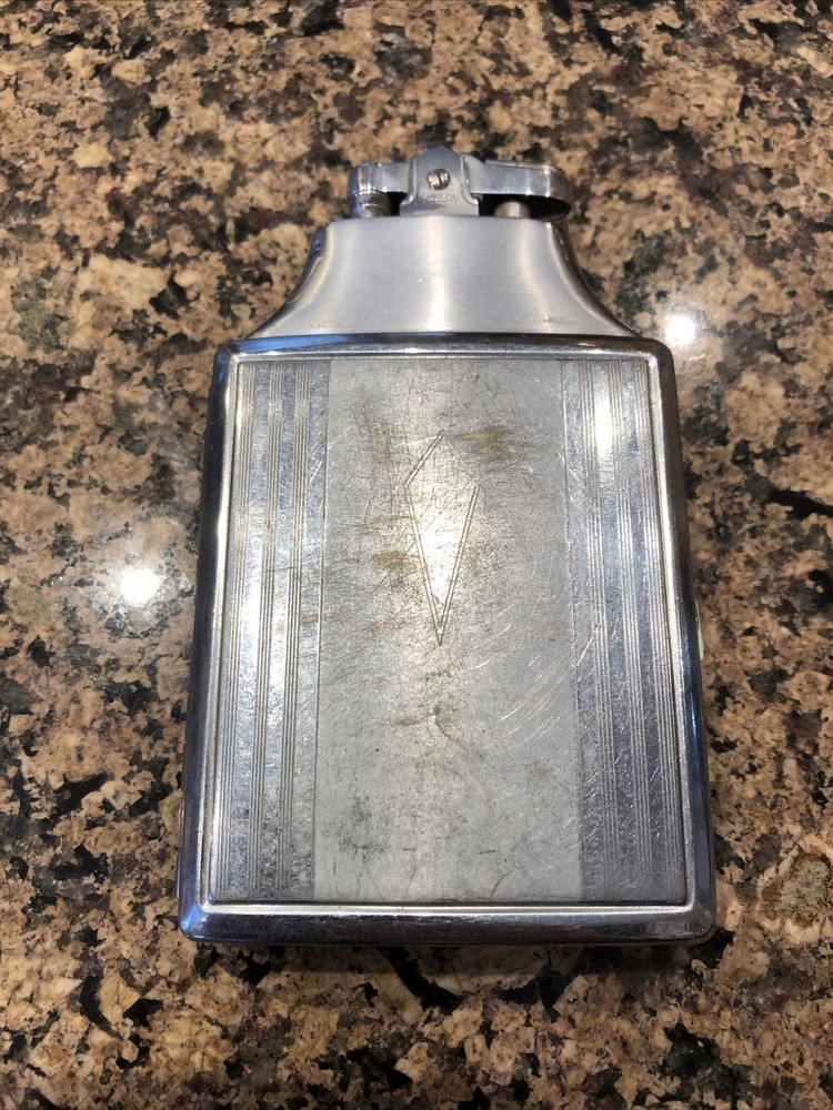 RONSON CIGARETTE CASE WITH BUILT IN LIGHTER SILVERTONE 4X2.5"
