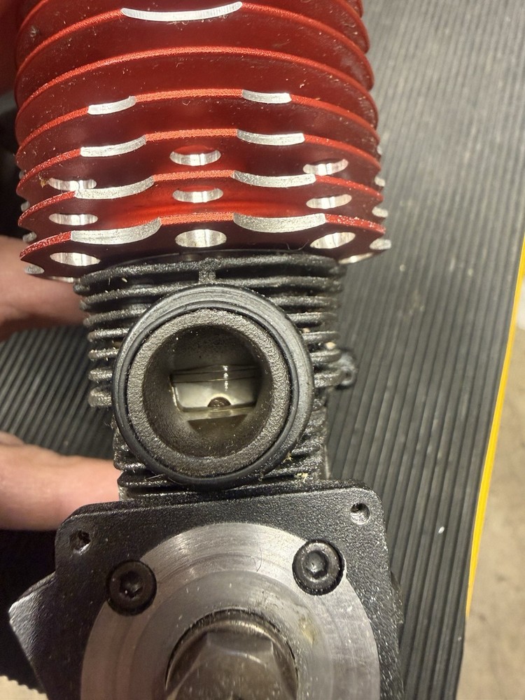 Nitro Engine Dynamite .26 Nitro Engine Mach 2 Great Pinch