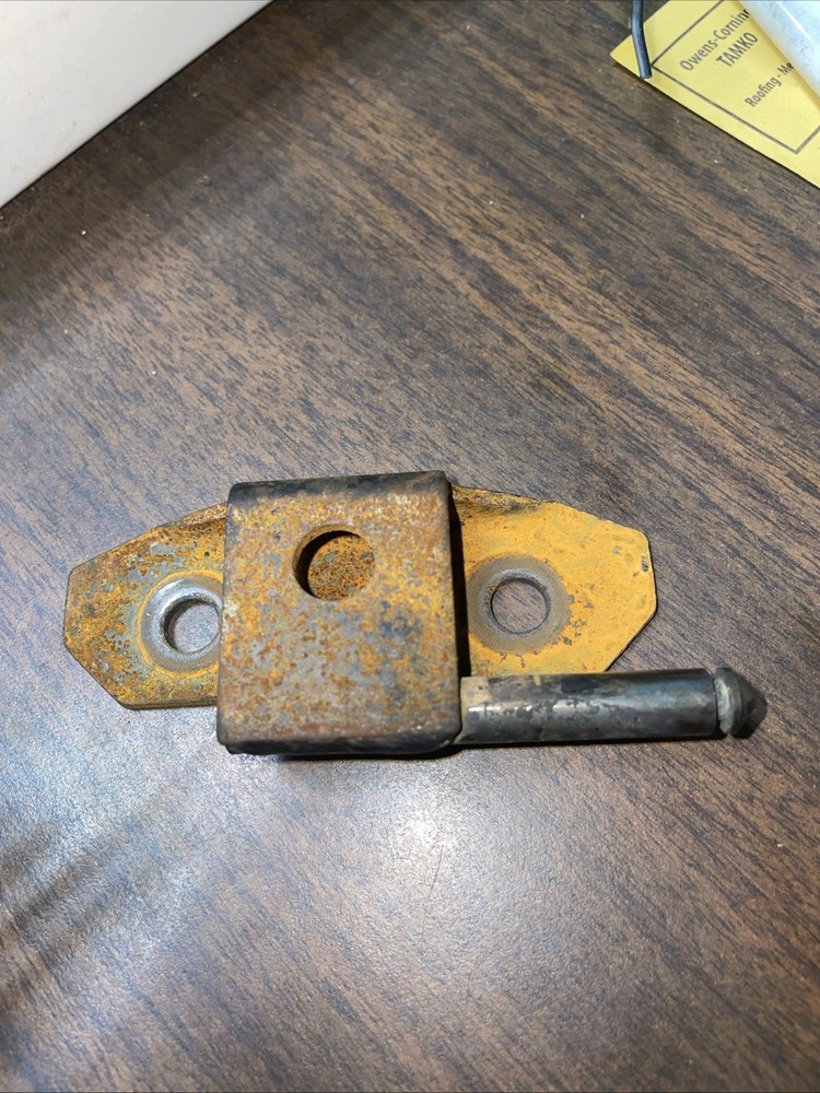 AL169498 John Deere Hinge