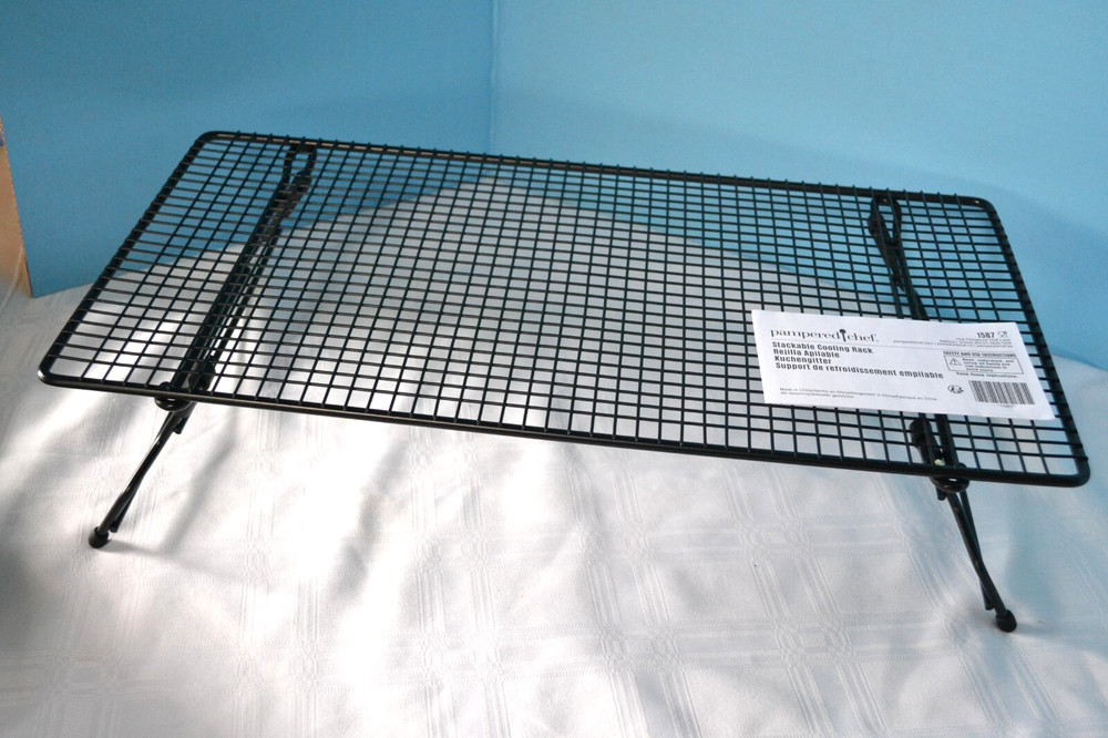 Pampered Chef ~NEW~ STACKABLE COOLING RACK - Space Saving for Cookies & Candies!