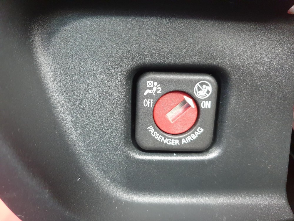 PEUGEOT 2008 GLOVEBOX 2017