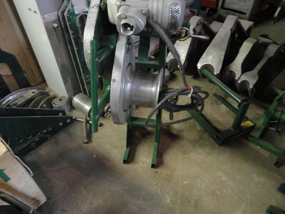 GREENLEE Tugger Cable Puller with Stand