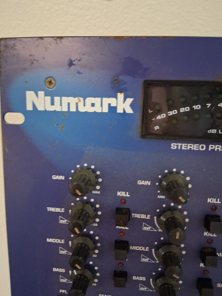 Numark DM2002X Pro Master Mix Dj Mixer Powers On