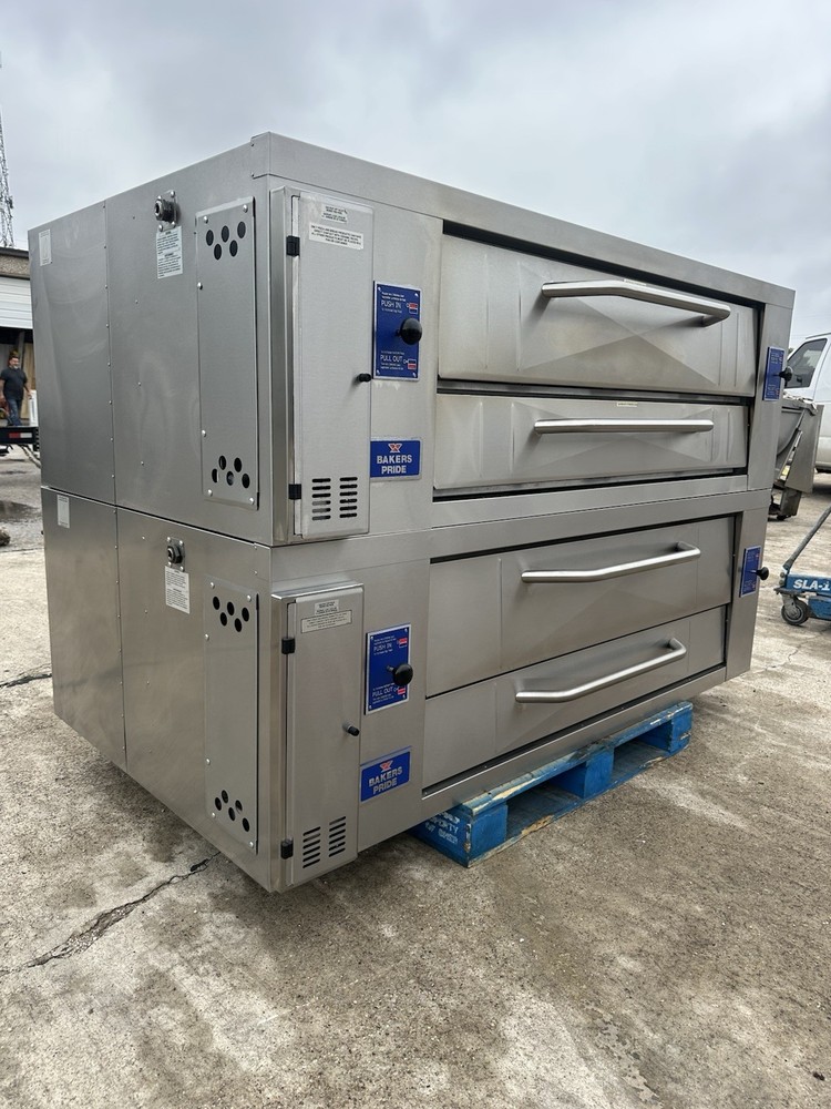 Bakers Pride Y600 double deck pizza oven