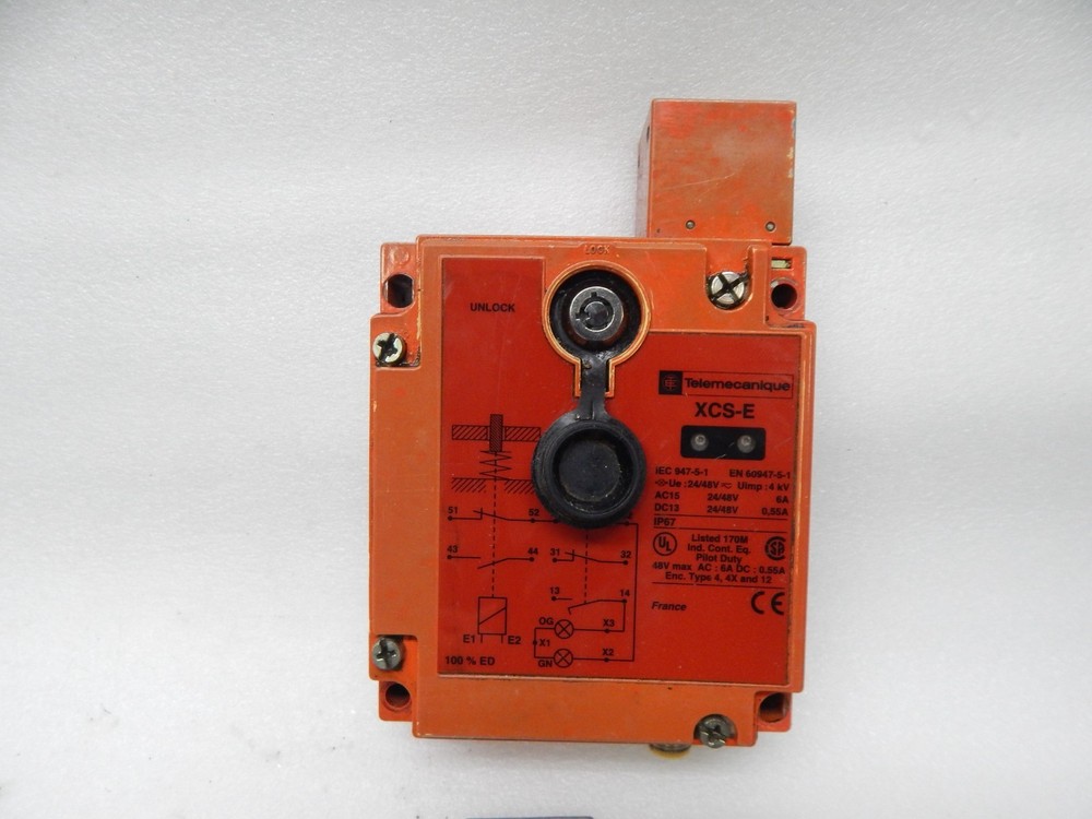 Telemecanique XCS-E7313 Safety Interlock Switch XCSE7313 24/48 Volt