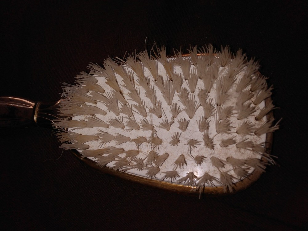 VINTAGE HAIR BRUSH