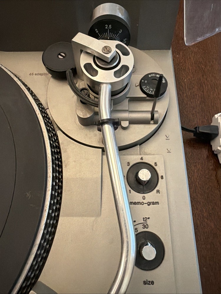 Technics SL-1950 Automatic Direct Drive Turntable Record Player Powers On