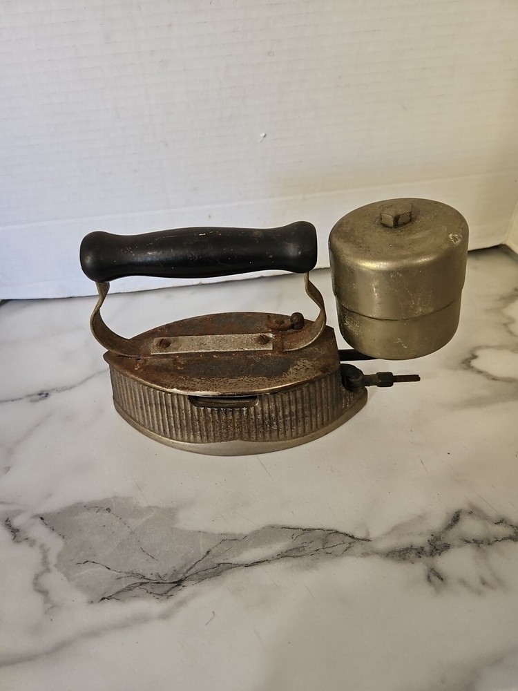 VINTAGE CLOTHING IRON