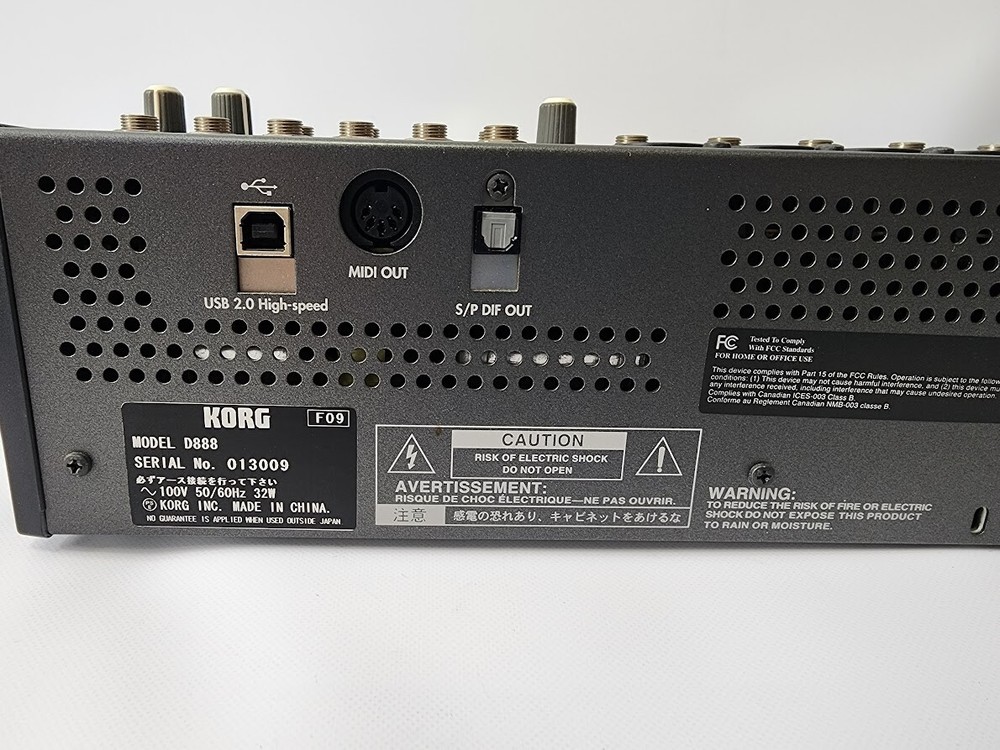 KORG D888 Digital Recording Studio Multi Track Recorder