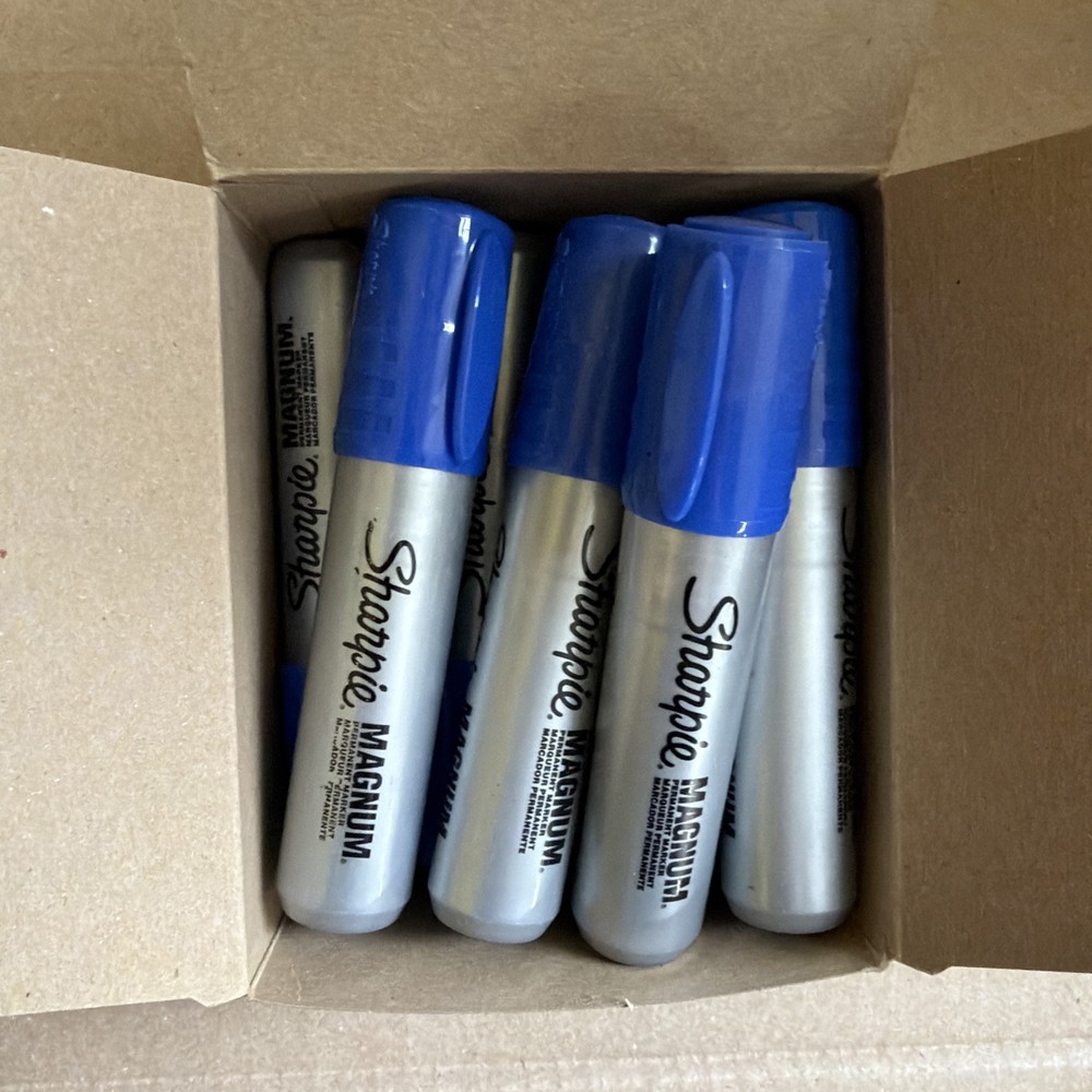 SHARPIE Magnum Permanent Marker, Oversized Chisel Tip - 12 pack - Blue/Azul