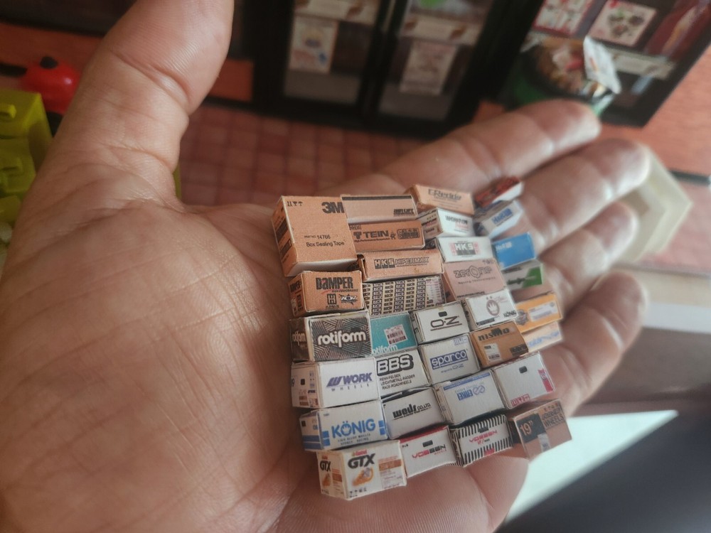 Pack +30 Boxes (Pre-Folded) 1/43 Scale Diorama Garage Accessory