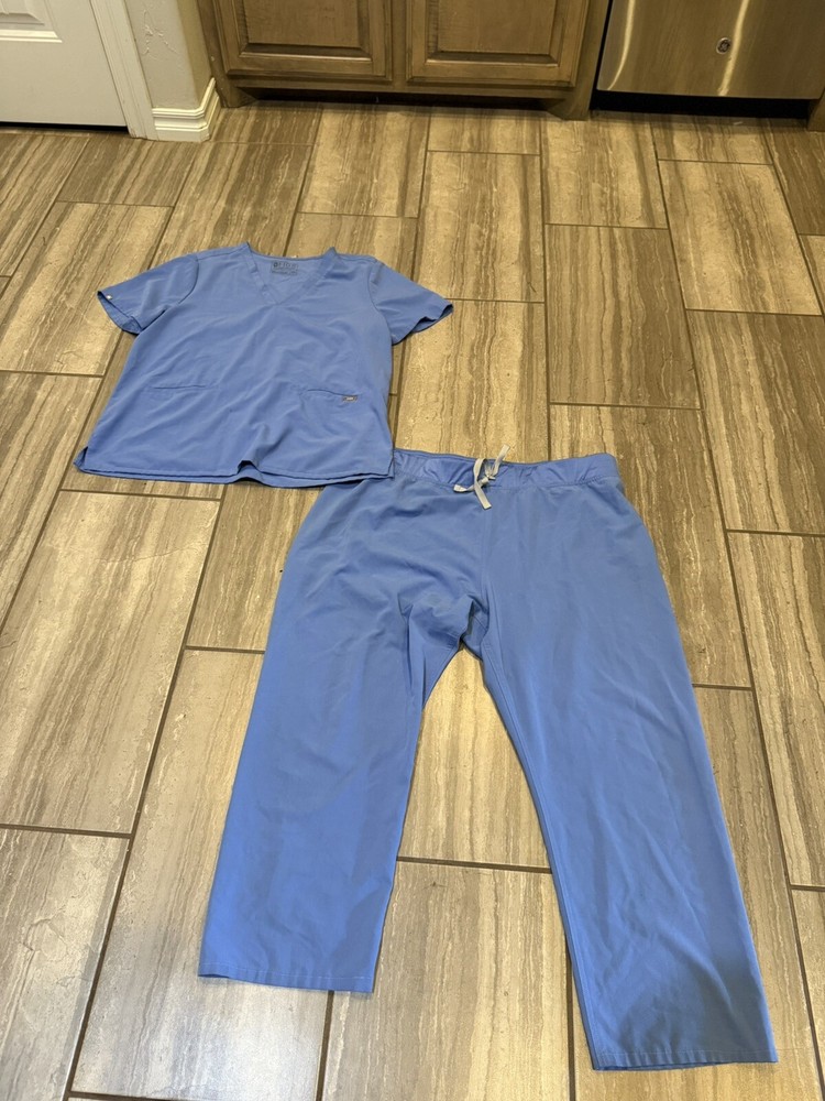 Womens Figs Scrub Set sz XXL
