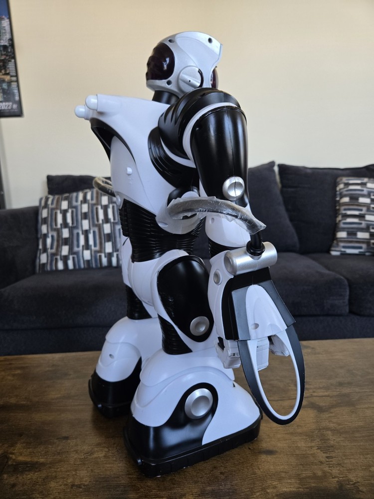 WowWee Robosapien V2 – Tested, Works–Read Description (As-Is)