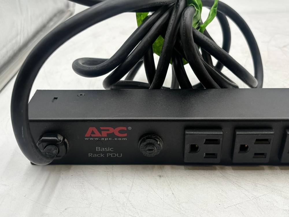 APC AP9567 Basic Rack-Mount PDU Power Distribution Strip