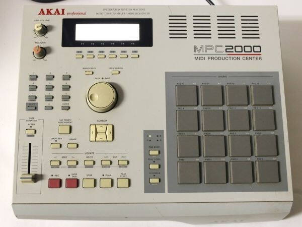 Akai MPC 2000 Center Studio Samplers Sequencers