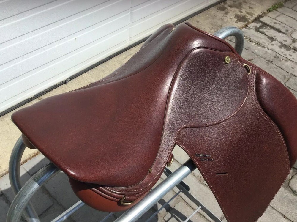 Collegiate Equilibrium Apprentice 17" Close Contact Saddle