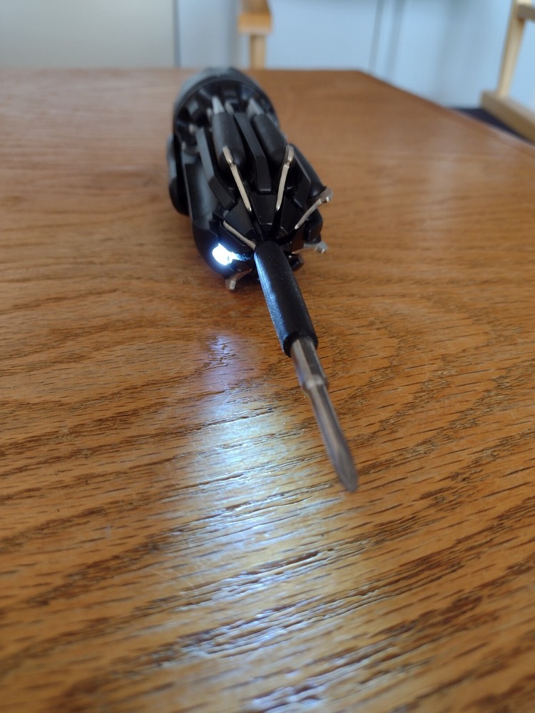 Leed's Led Light Multitool Seven Screw Drivers Two Lights Tested