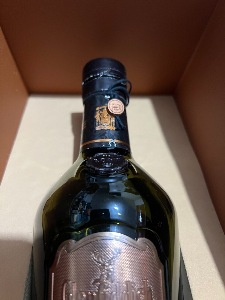 Empty bottle Glenfddich 40 Year