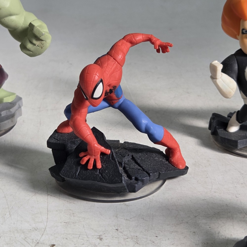 Disney Infinity Bundle of 6 Figures Untested, Slight damage to one
