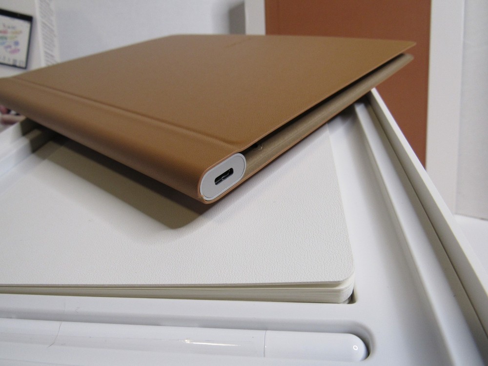 Royole RoWrite 2 Smart Writing Notebook With Real Paper Pen Writing! Great Shape