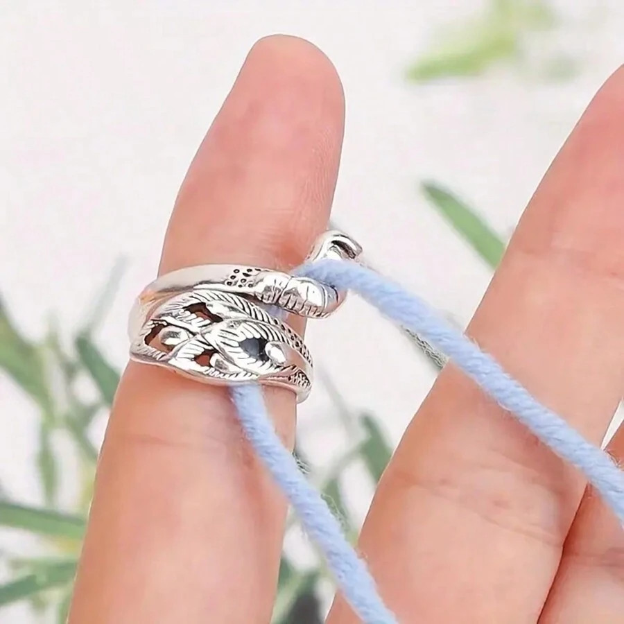 1pc Adjustable Crochet Ring Open Ring Yarn Guide Accessory Knitting Loop Ring