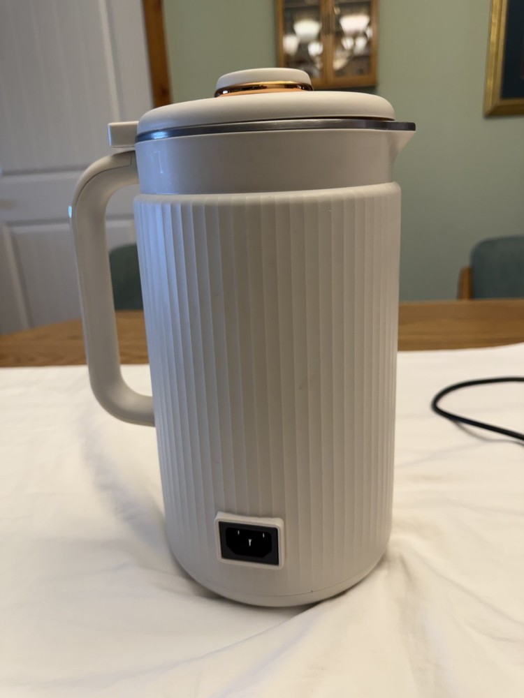 Lightly Used! Automatic Nut Milk Maker & Blender DJ001