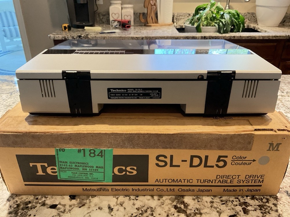 Technics Direct Drive Automatic Linear Tracking Turntable System SL-DL5