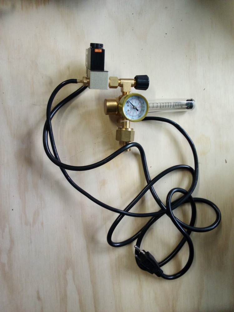 co2 regulator with solenoid