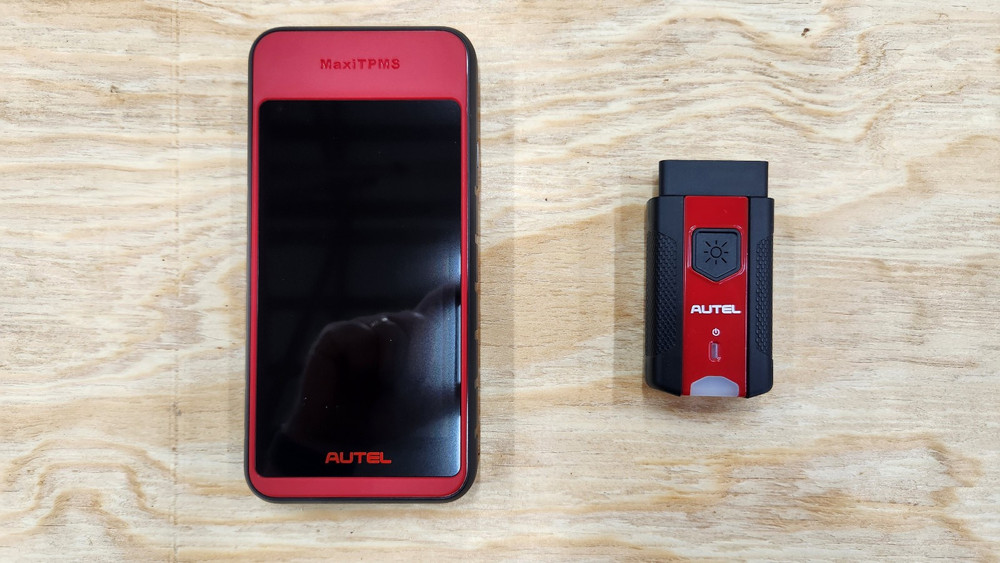 Autel MaxiTPMS ITS600 diagnostic tool with 4 MX-Sensor programmable TPMS sensors