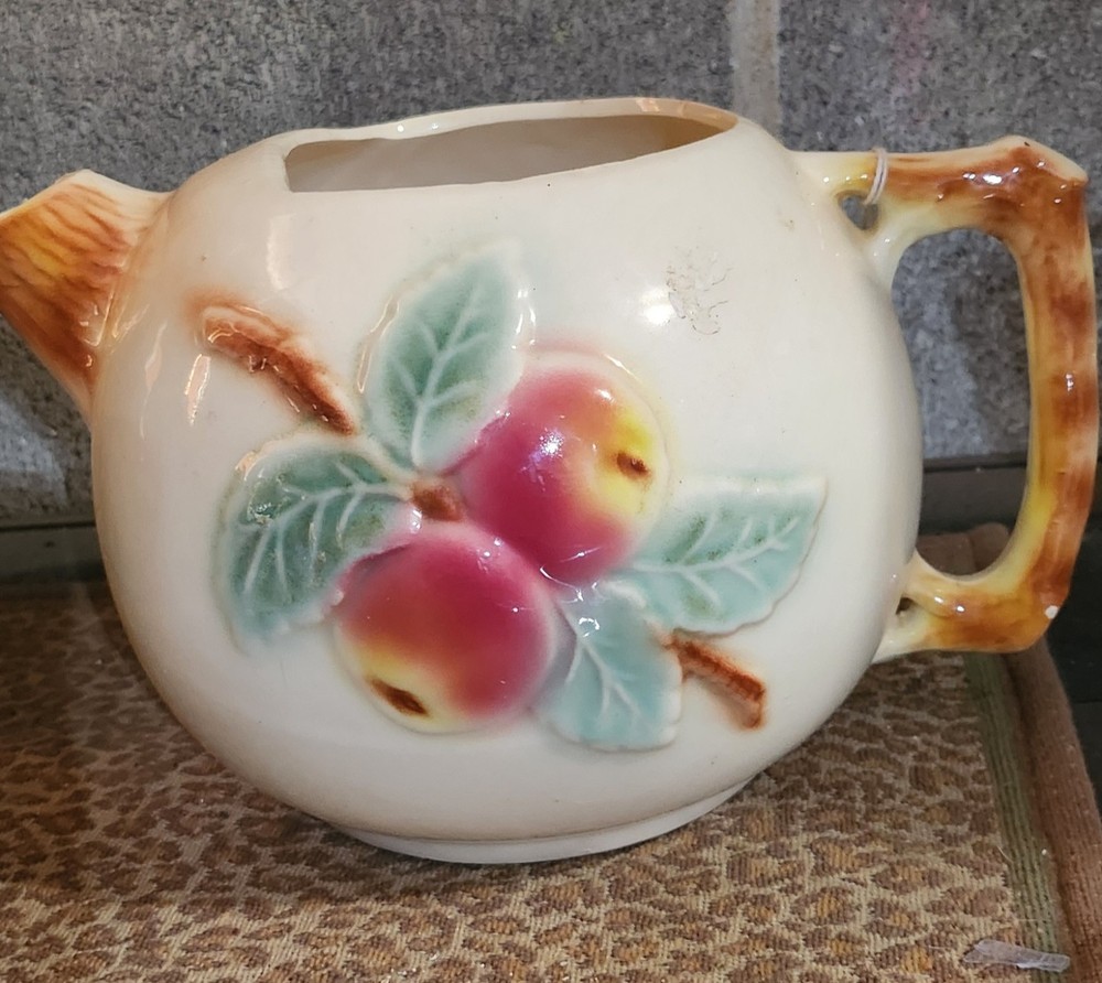 Apple Roseville (Teapot)