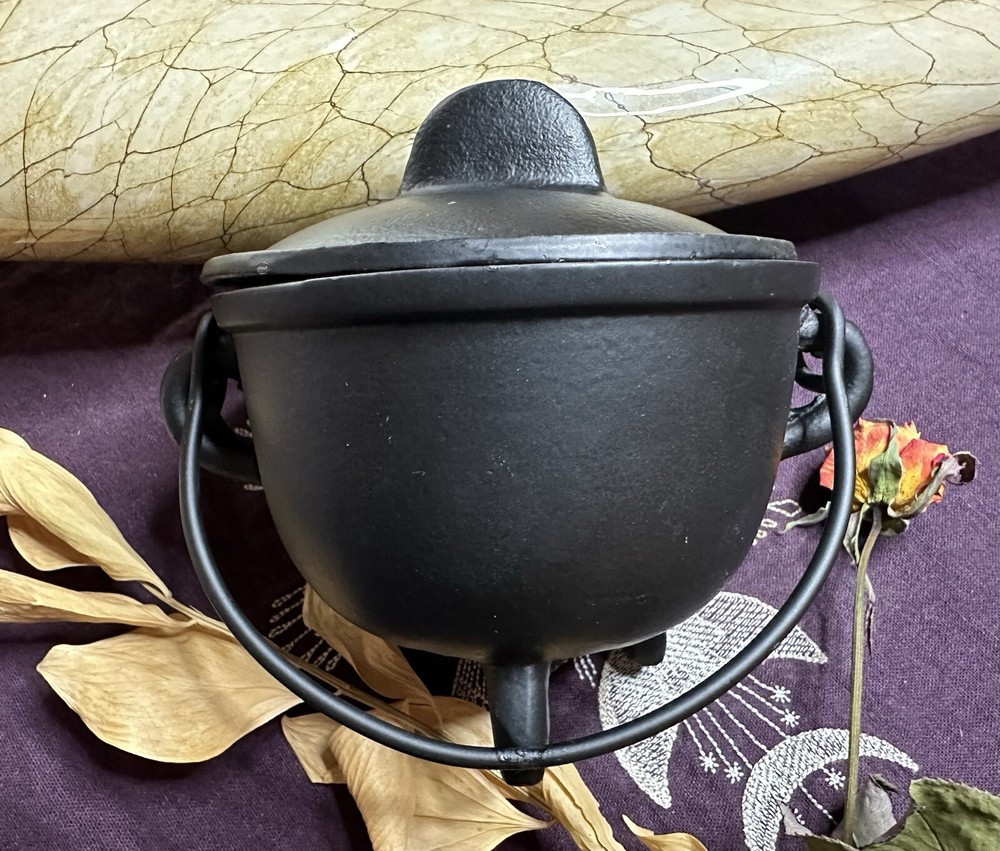 Cast Iron Cauldron With Lid And Handle, Black Cauldron