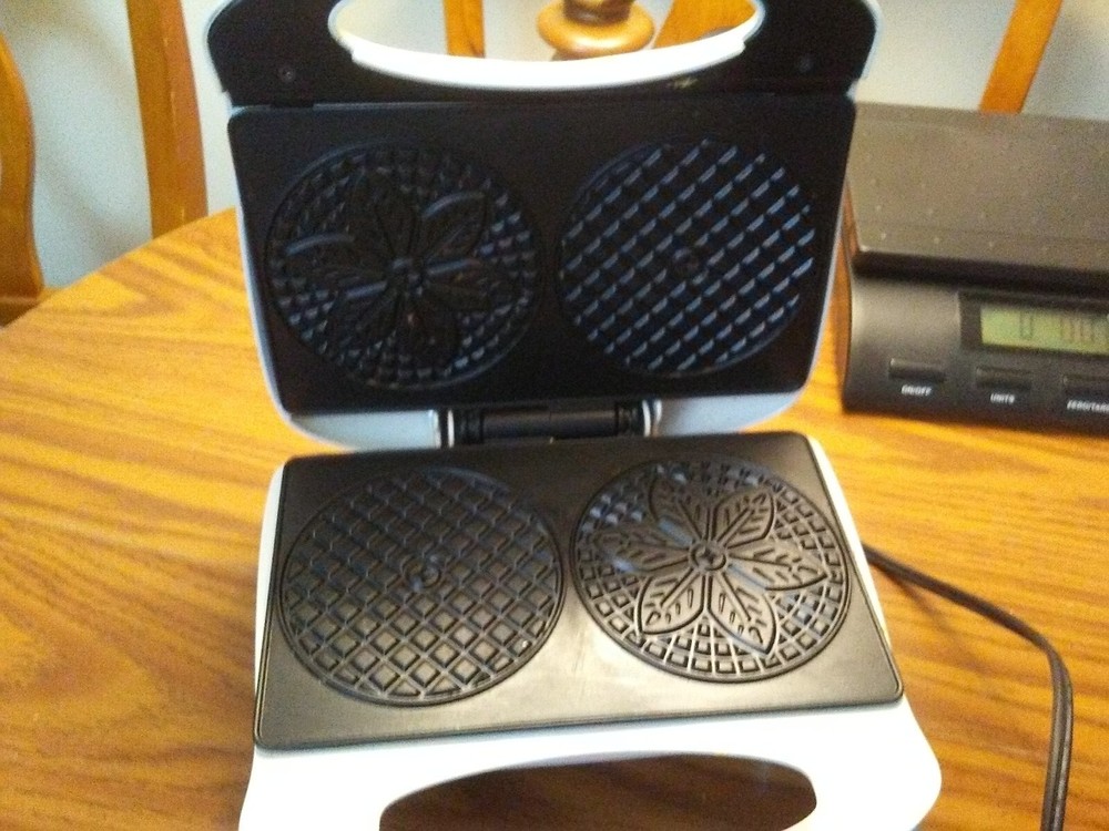 Toastmaster Pizzelle maker Italian cookie press