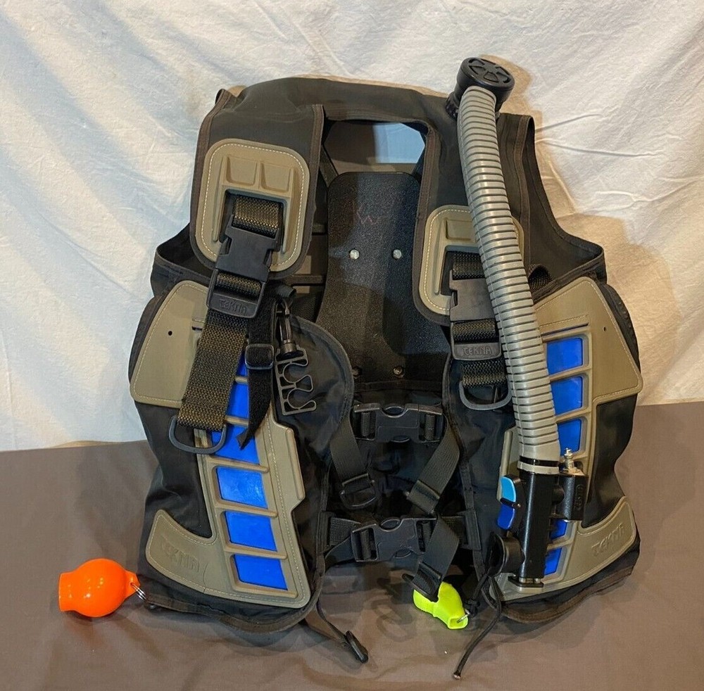 Tekna BCD Compact SCUBA Buoyancy Compensation Device Size Medium GREAT