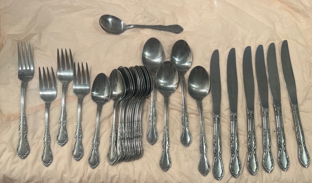 Oneida Northland Sirocco Mixed Stainless flatware 28 pc Set Jasmine Scroll