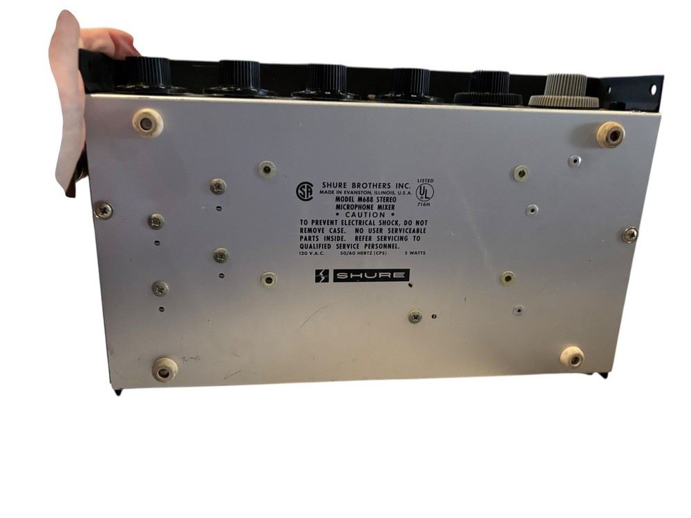 Shure M688 hi/low microphone mixer powers on