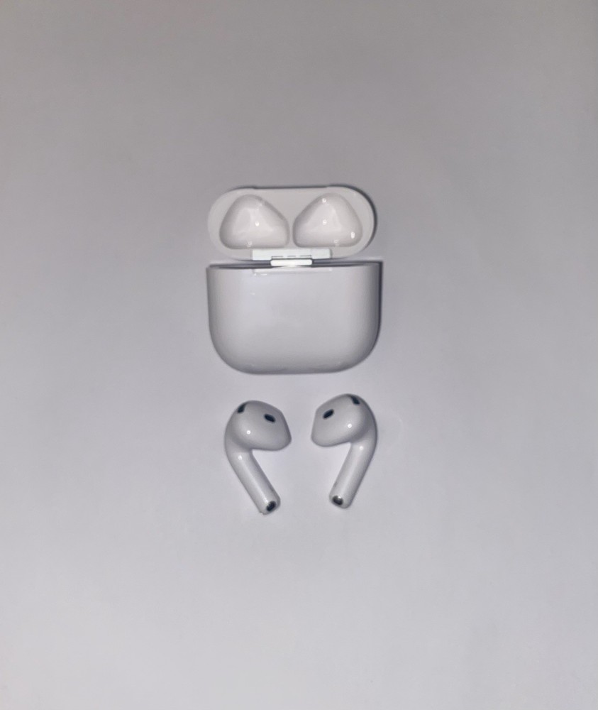 AirPods 4th Generation White with Wireless Charging Case