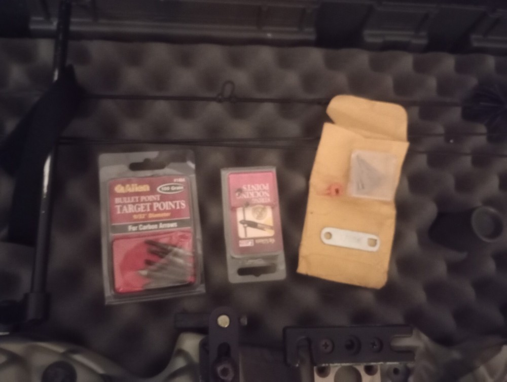 Plano Protector Series Case And Vintage Whitetail 2 Bow Plus Extras!