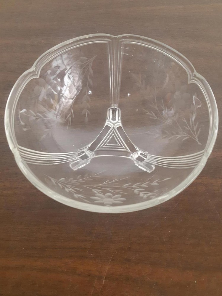 Elegant Crystal Decorative Bowl