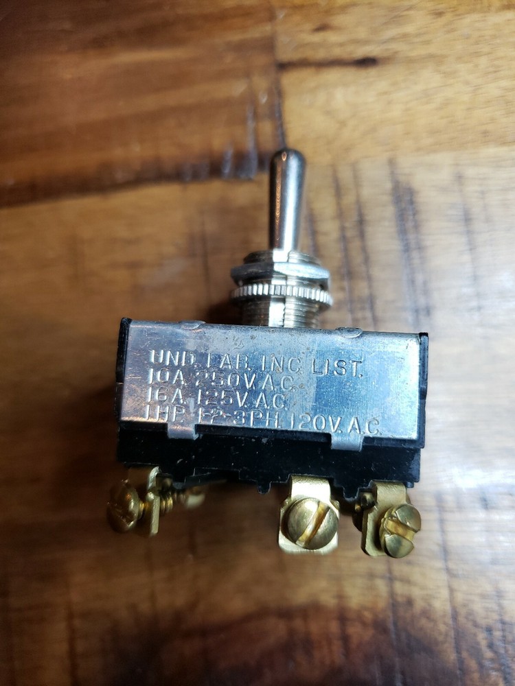 Arrow Hart Crouse Hinds toggle switch 82514