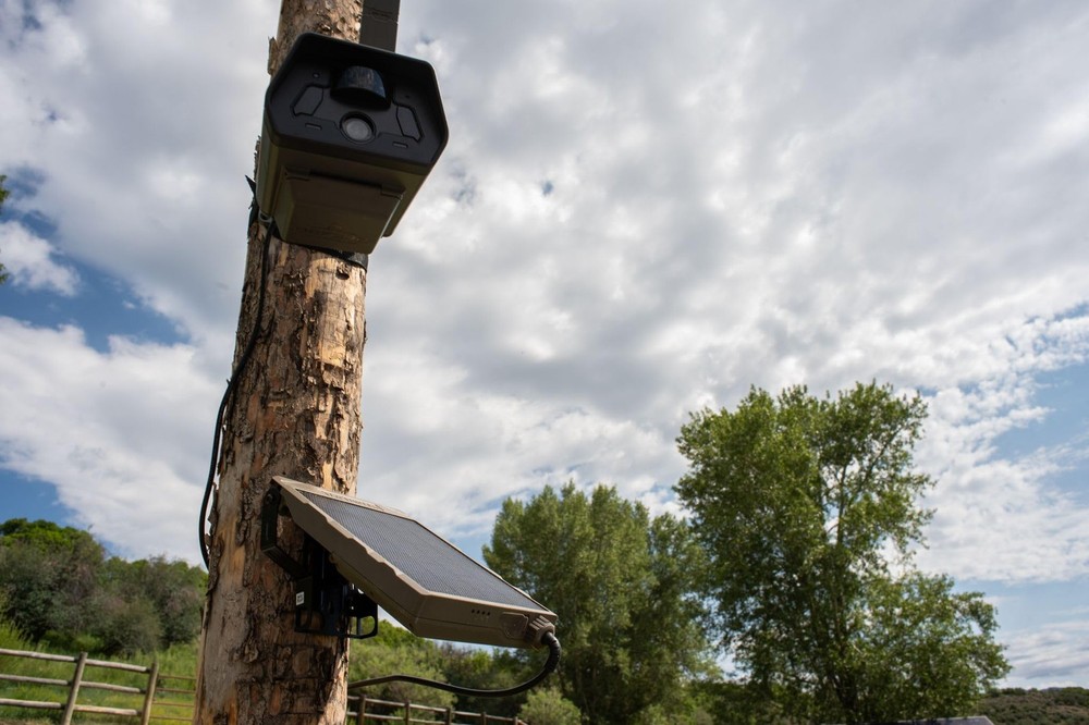 TACTACAM Defend Solar Panel Cellular Security Camera Built-in Battery Backup