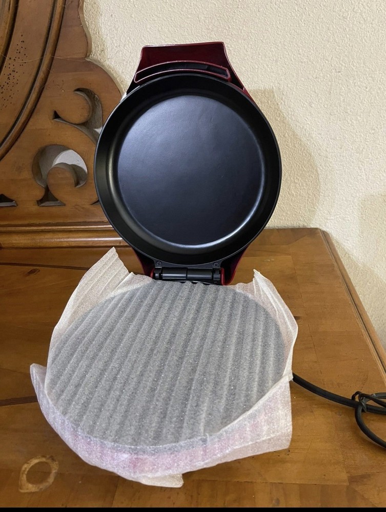 HOLIDAY TIME MINI CUPCAKE MAKER