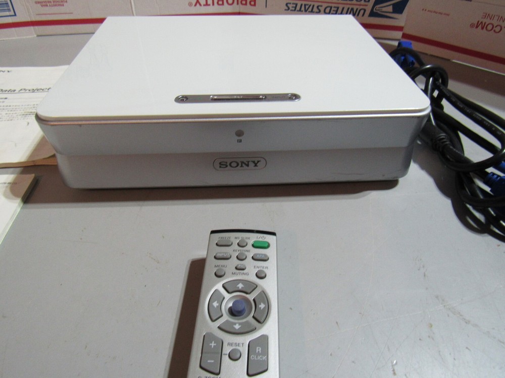 SONY VPL-CS5 SVGA LCD Data Projector