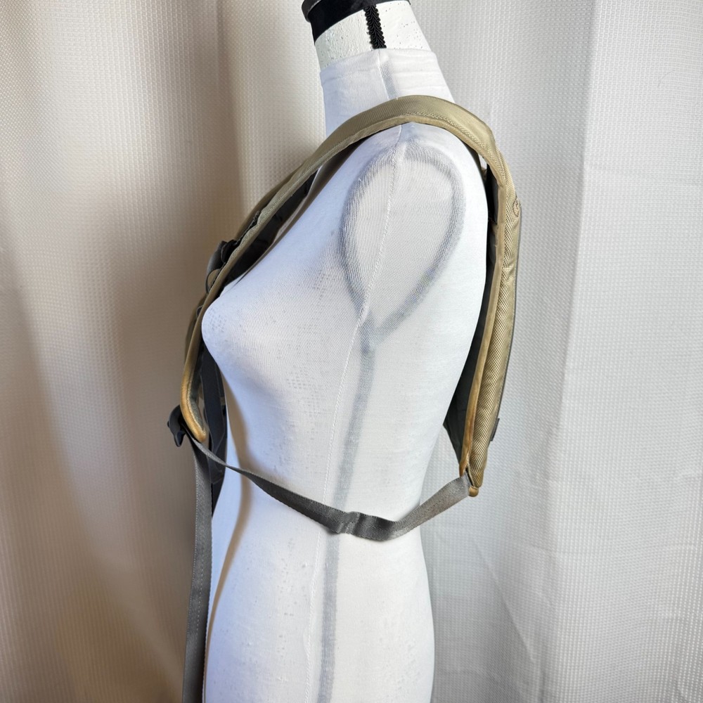 Camelback Snobowl Hydroback Hydration Hiking Backpack 32oz Bladder Tan in EUC
