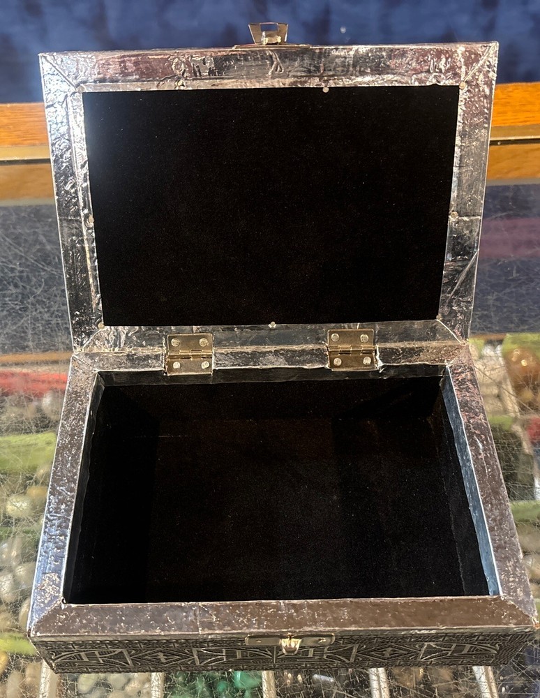 Silver colored Lined tarot card box with Dreamcatcher on it
