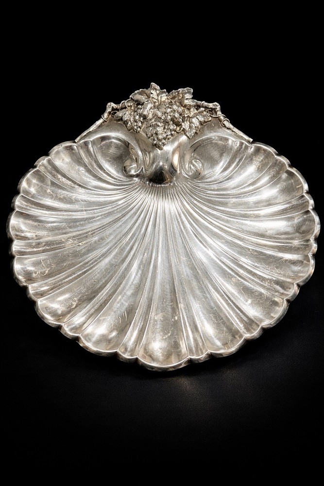 Reed & Barton 2008 Silverplate Shell Platter 16” Grape Handle (#1)