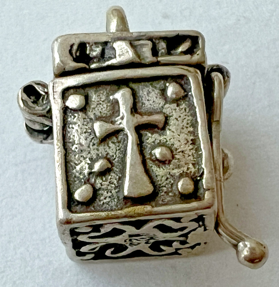 CHARM  STERLING BOX WITH CROSS