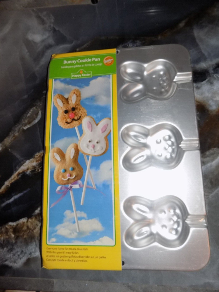 Wilton BUNNY COOKIE PAN NEW